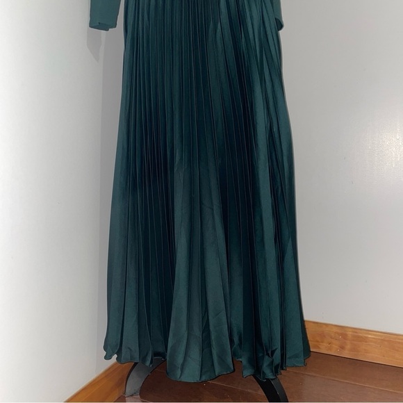 NEW! Hutch- Long-Sleeve Off-The-Shoulder Pleated Maxi Dress Size 2 Forest Green - Picture 8 of 16
